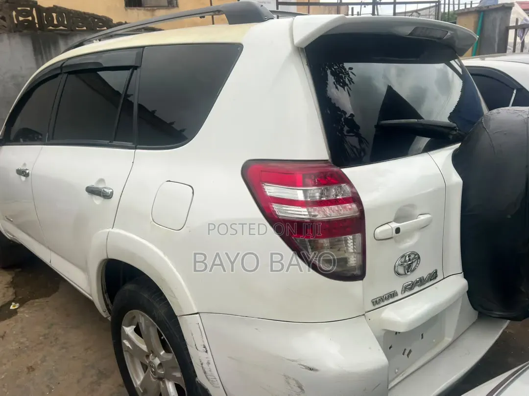 Toyota RAV4 V6 2007 White