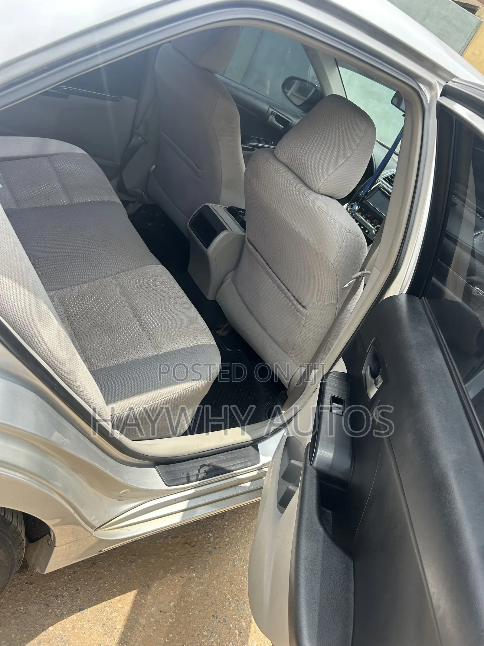 Toyota Camry LE 4dr Sedan (2.5L 4cyl 6A) 2013 Silver