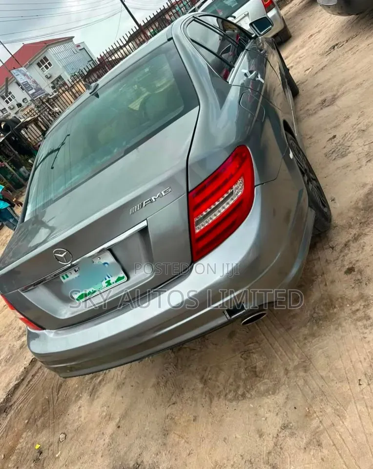 Mercedes-Benz C300 Sport Sedan AWD (3.0L 6cyl 7A) 2009 Gray