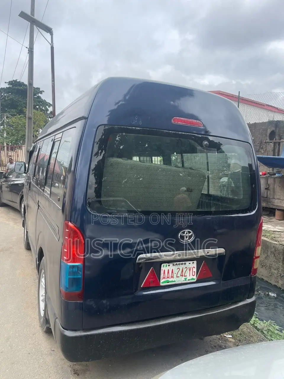 Toyota HiAce 2006 Blue