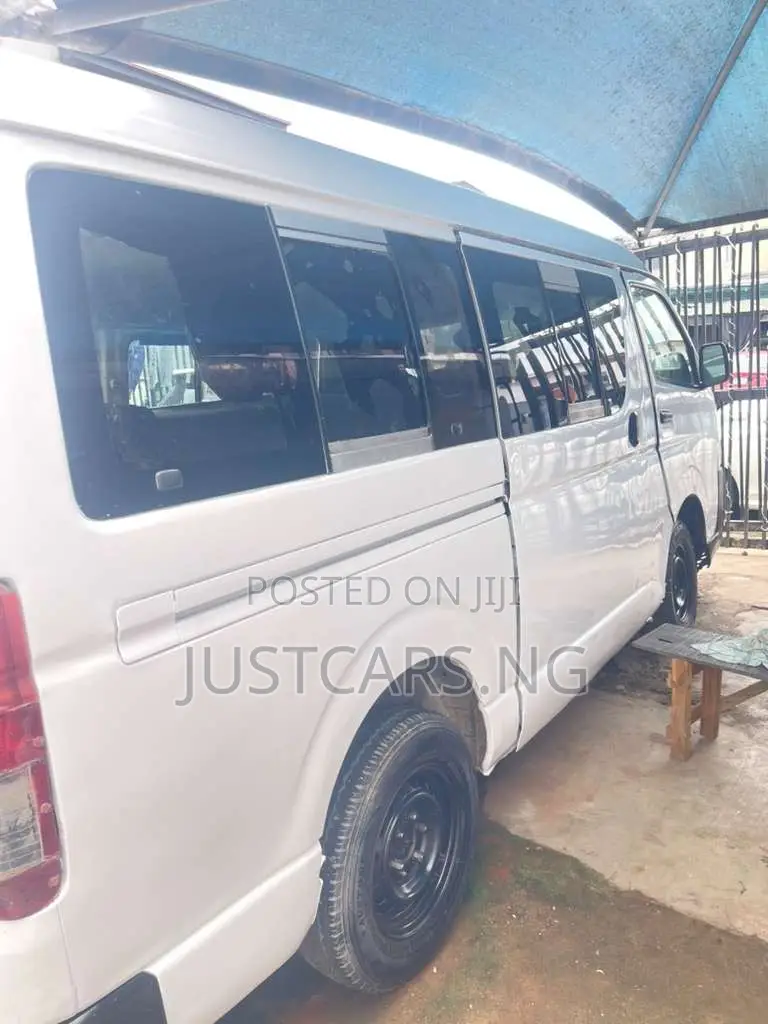 Toyota HiAce 2007 White