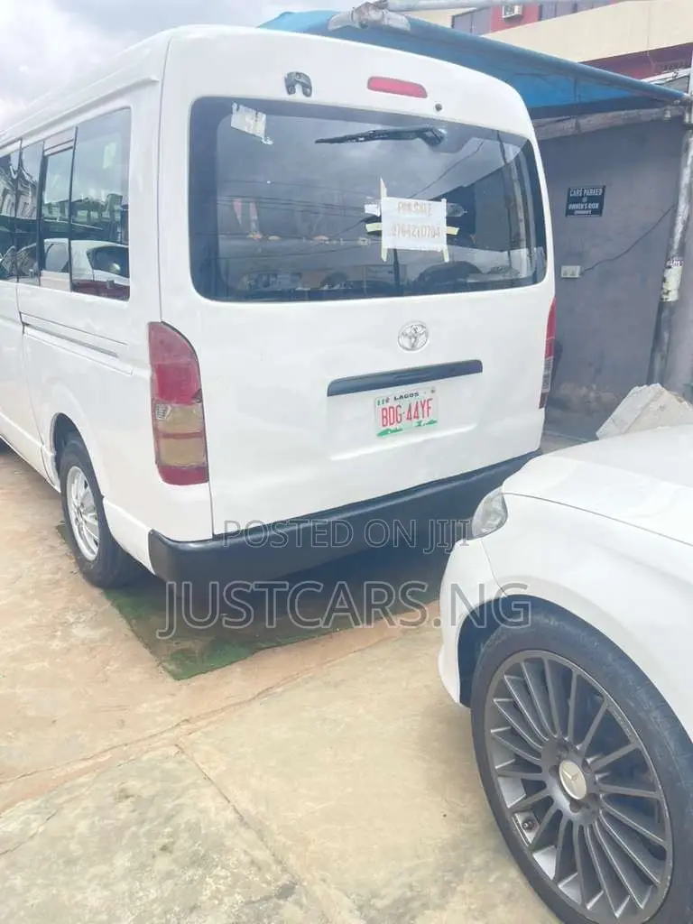 Toyota HiAce 2007 White