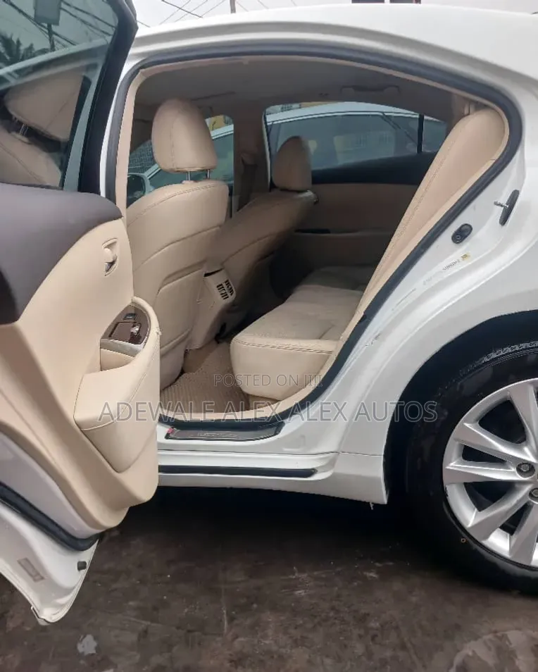 Lexus ES 2012 White