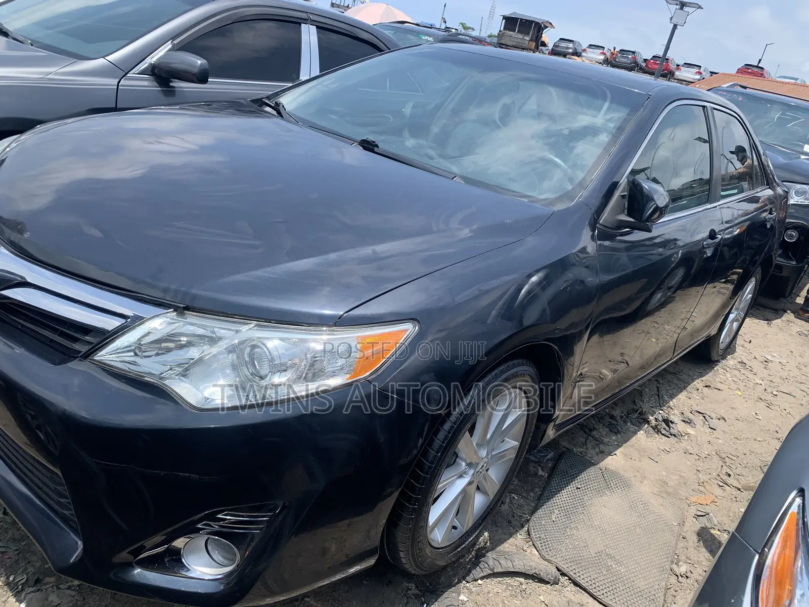 Toyota Camry XLE V6 4dr Sedan (3.5L 6cyl 6A) 2013 Gray