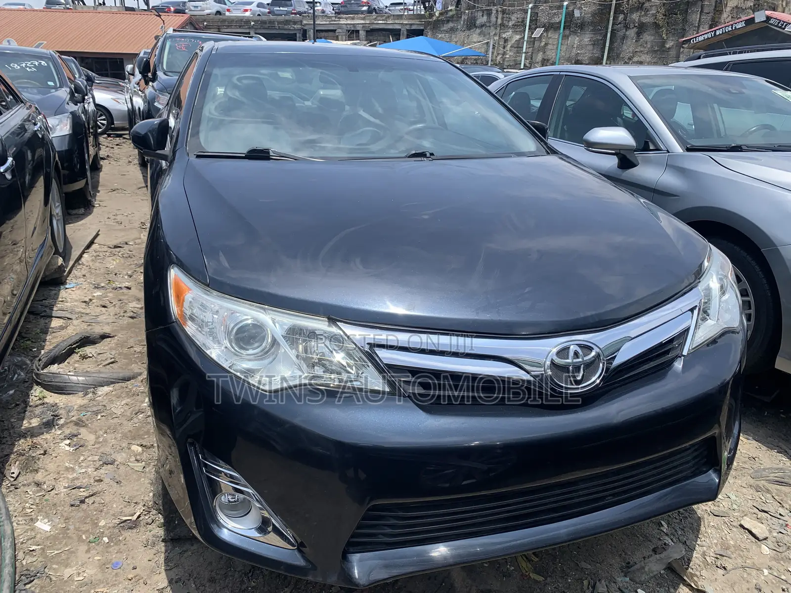 Toyota Camry XLE V6 4dr Sedan (3.5L 6cyl 6A) 2013 Gray