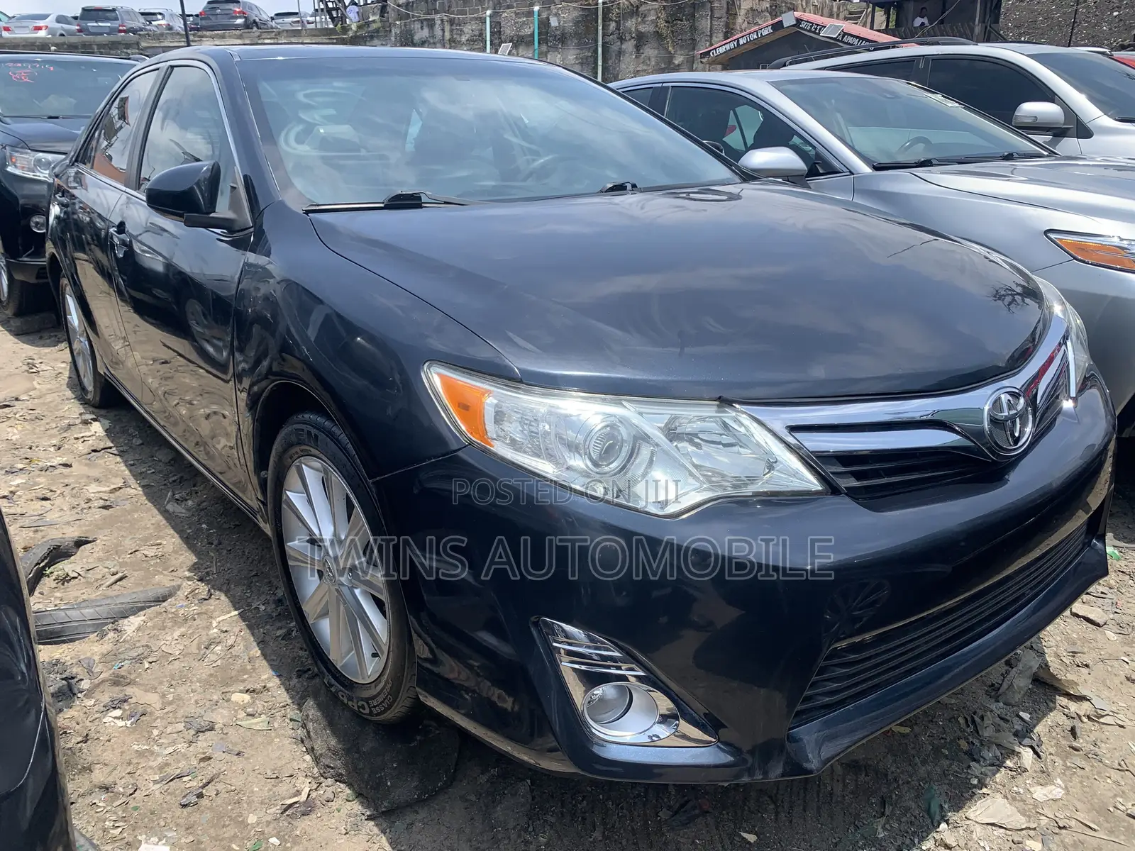 Toyota Camry XLE V6 4dr Sedan (3.5L 6cyl 6A) 2013 Gray