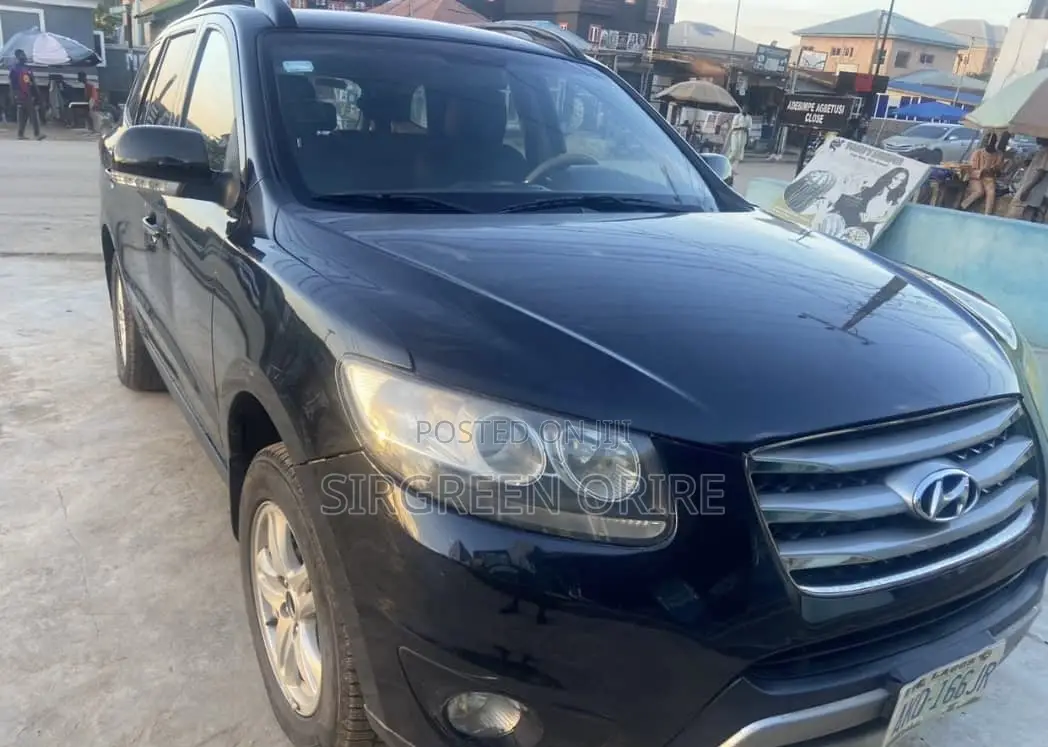 Hyundai Santa Fe 2012 Black