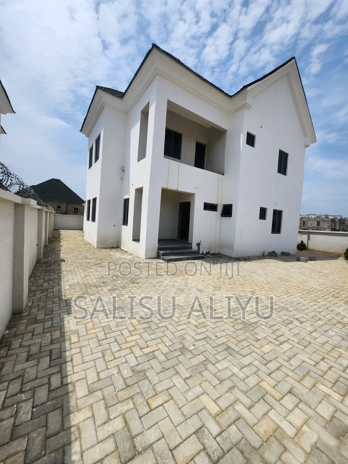 5bdrm Duplex in Nnpc Estate Life for sale