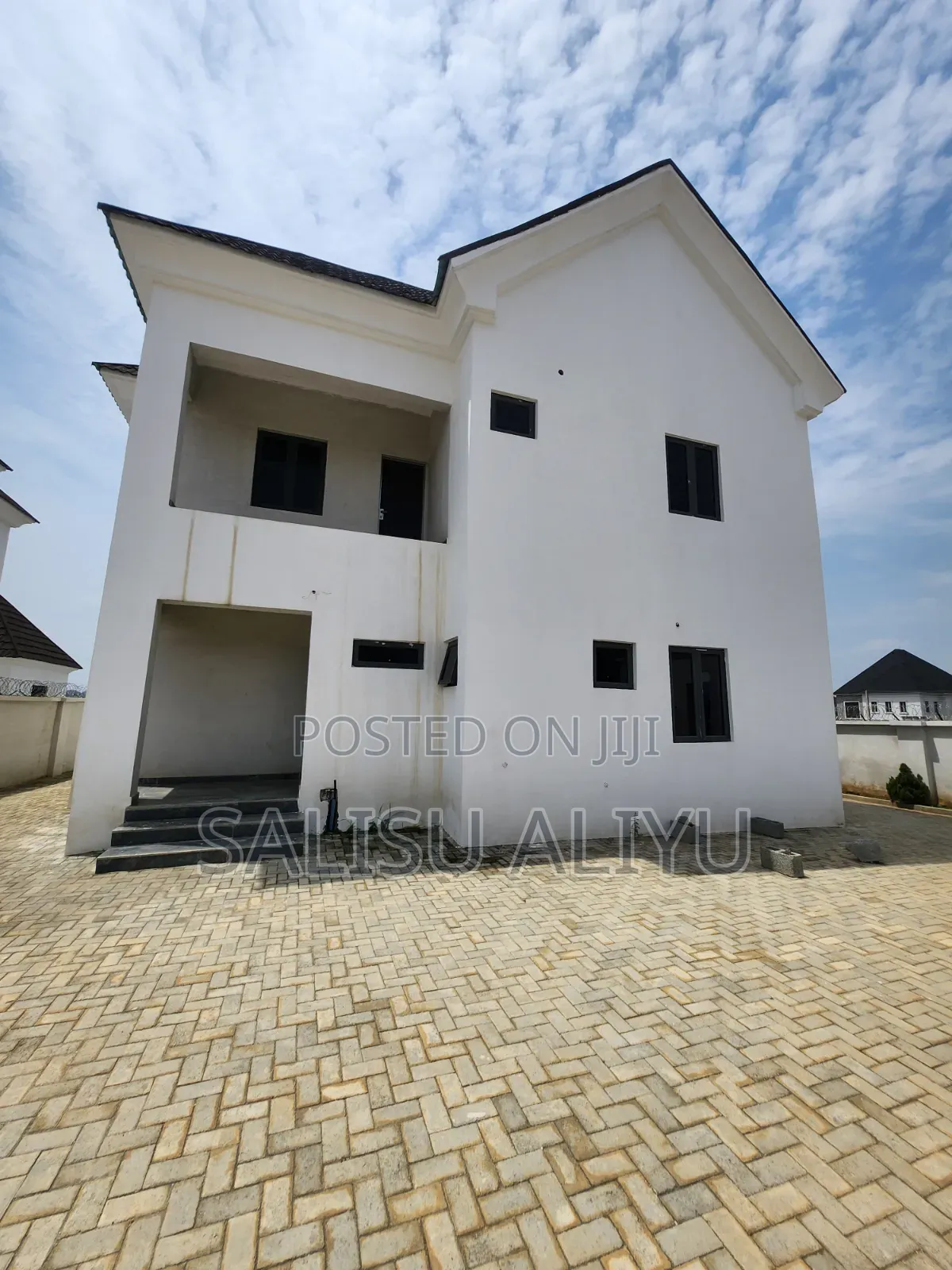 5bdrm Duplex in Nnpc Estate Life for sale