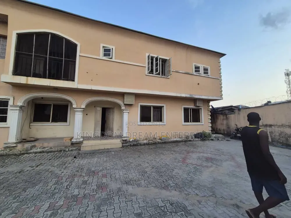 3bdrm Block of Flats in Igbo-Efun Lekki for sale