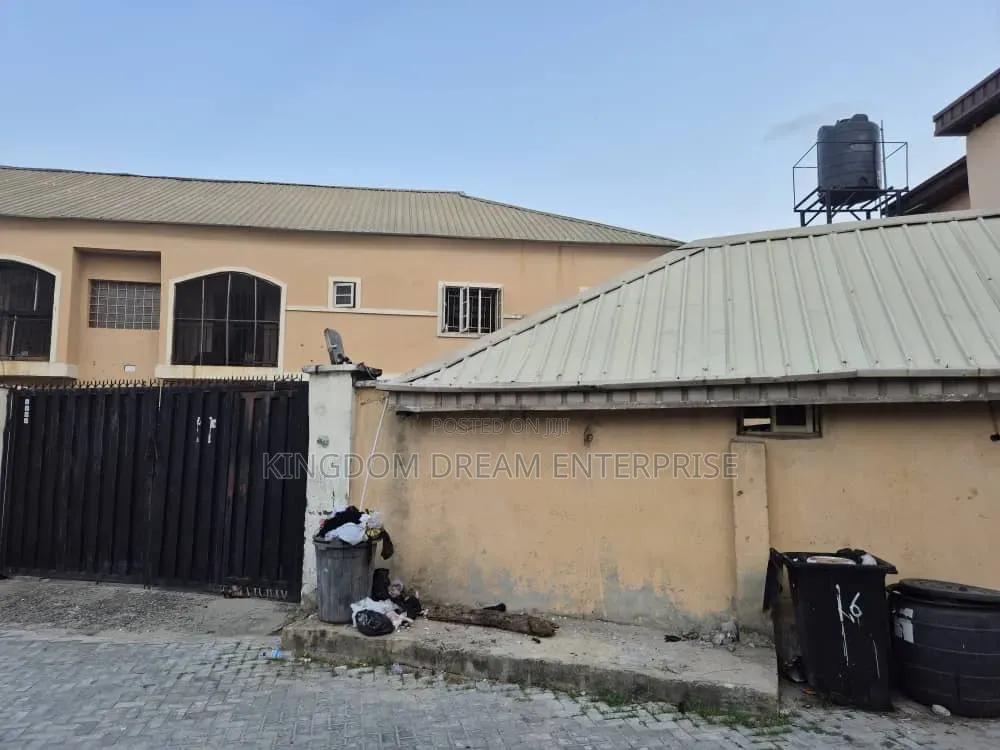 3bdrm Block of Flats in Igbo-Efun Lekki for sale