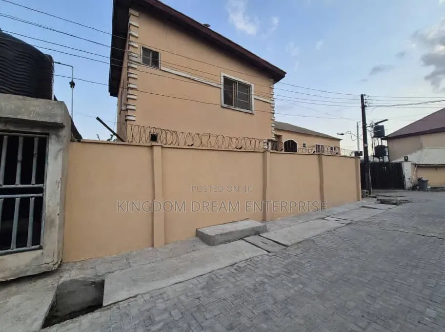 3bdrm Block of Flats in Igbo-Efun Lekki for sale