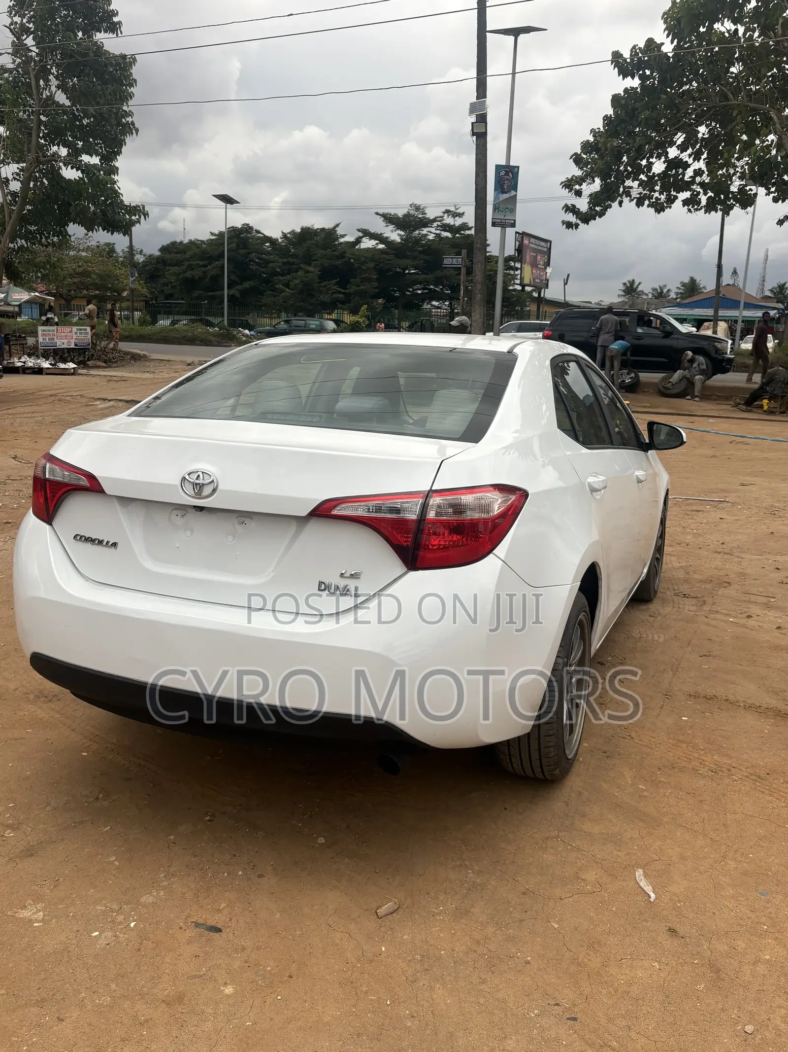 Toyota Corolla LE 4dr Sedan (1.8L 4cyl CVT) 2017 White