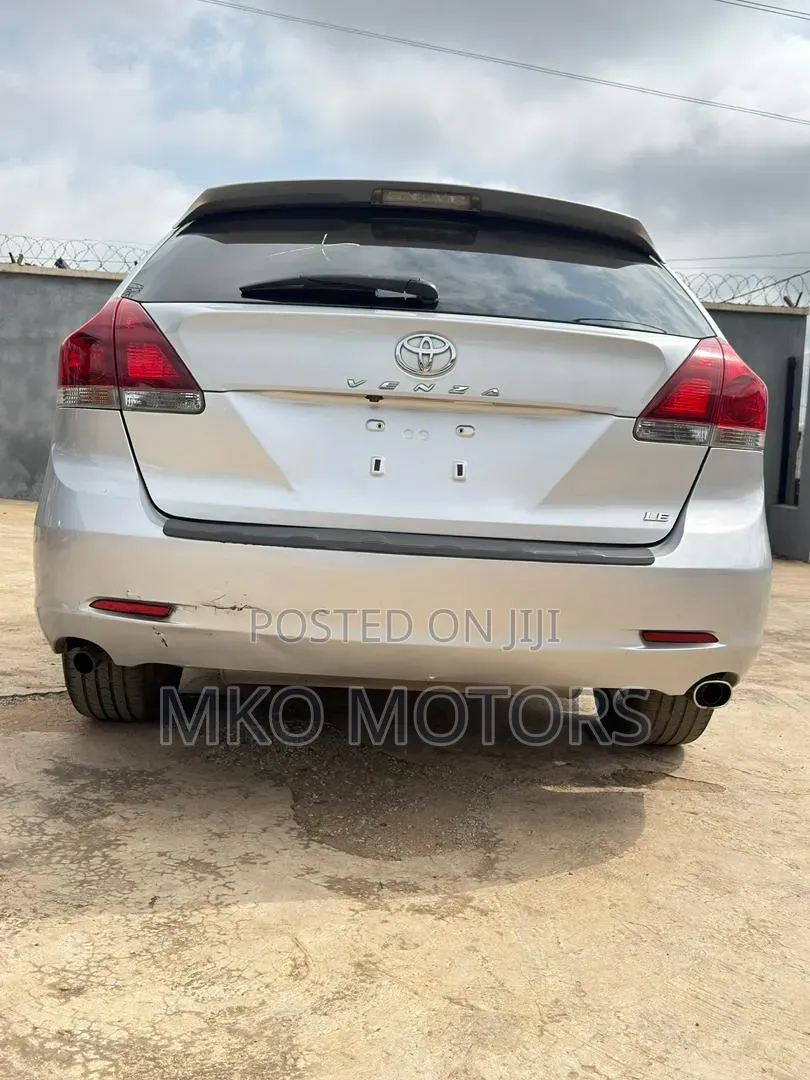 Toyota Venza LE AWD 2013 Silver