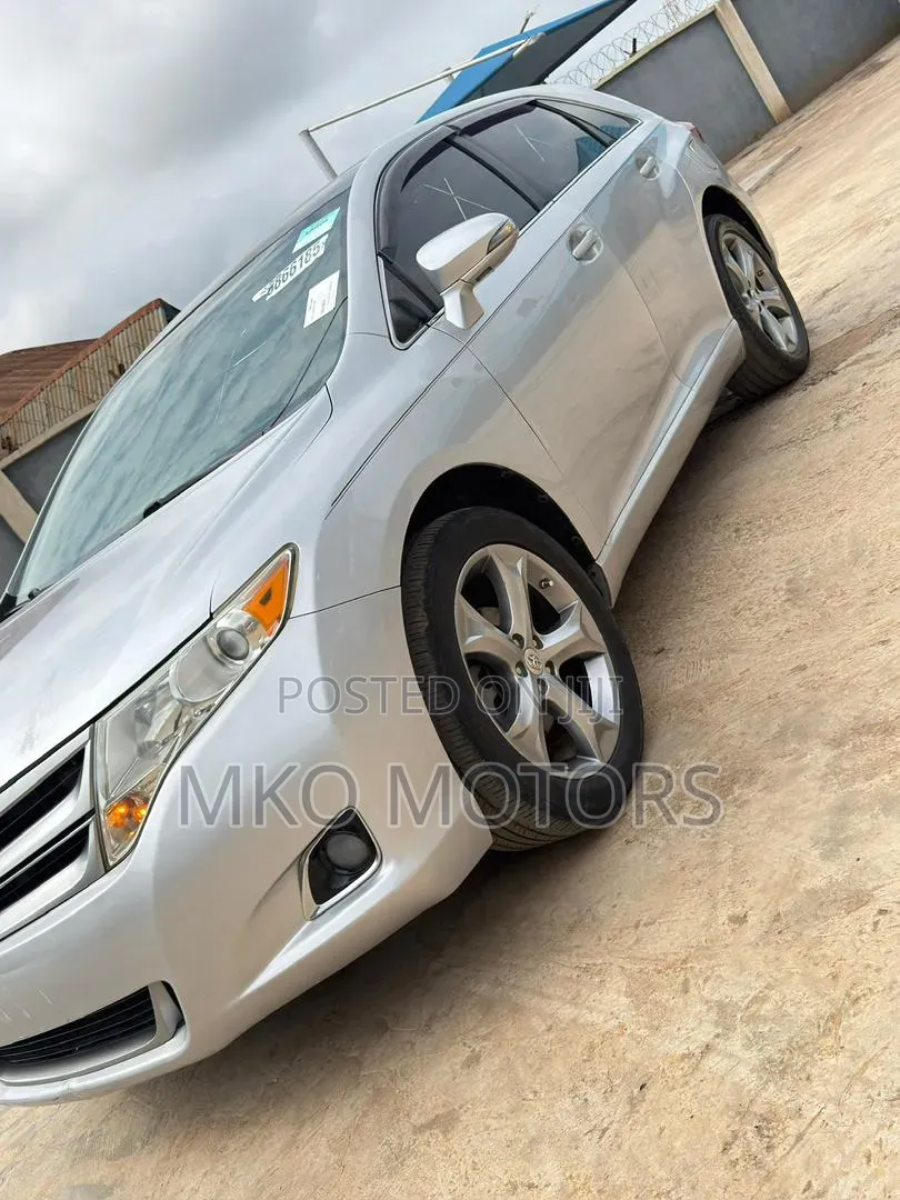 Toyota Venza LE AWD 2013 Silver