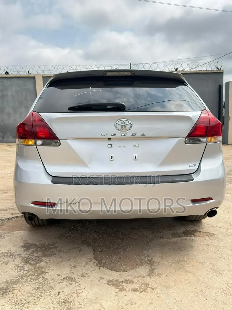 Toyota Venza LE AWD 2013 Silver