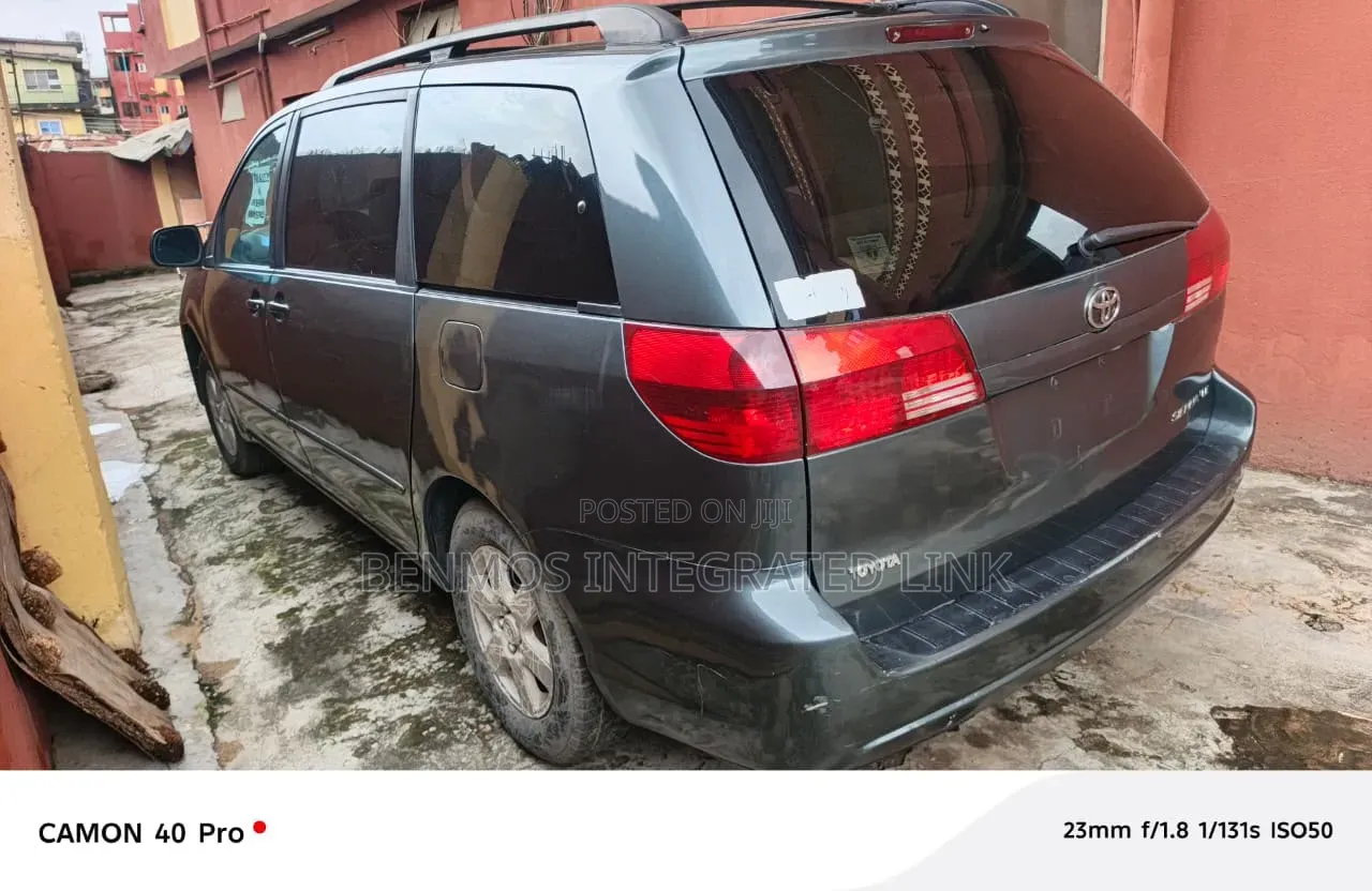 Toyota Sienna 2006 Green