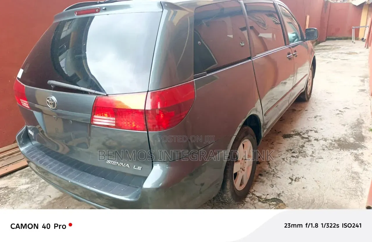 Toyota Sienna 2006 Green