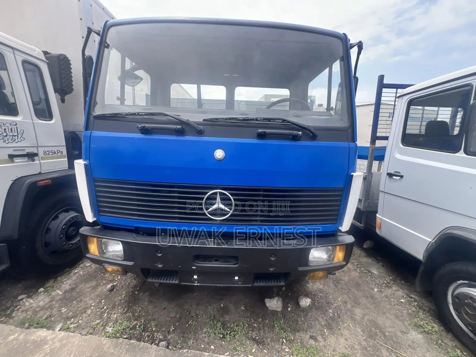 Mercedes Benz 2000 Blue