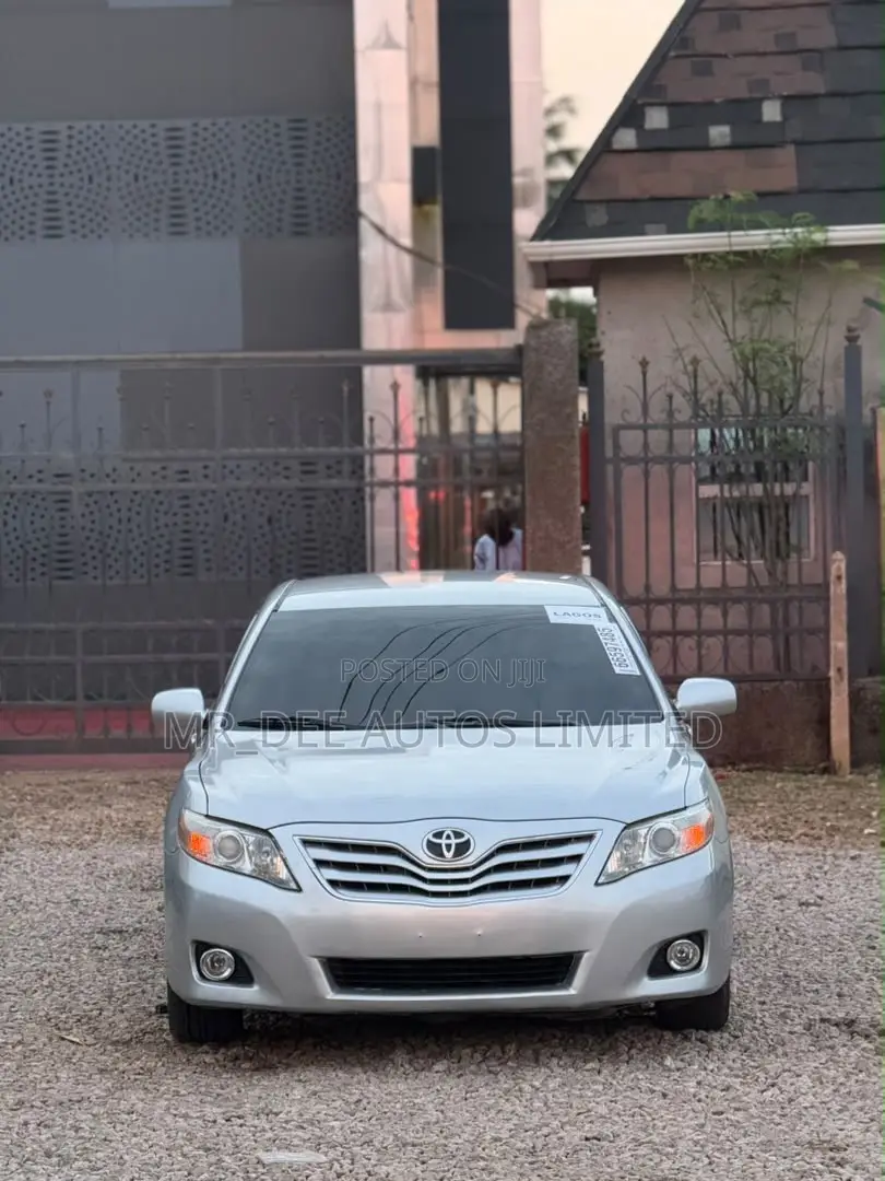 Toyota Camry 2010 Silver