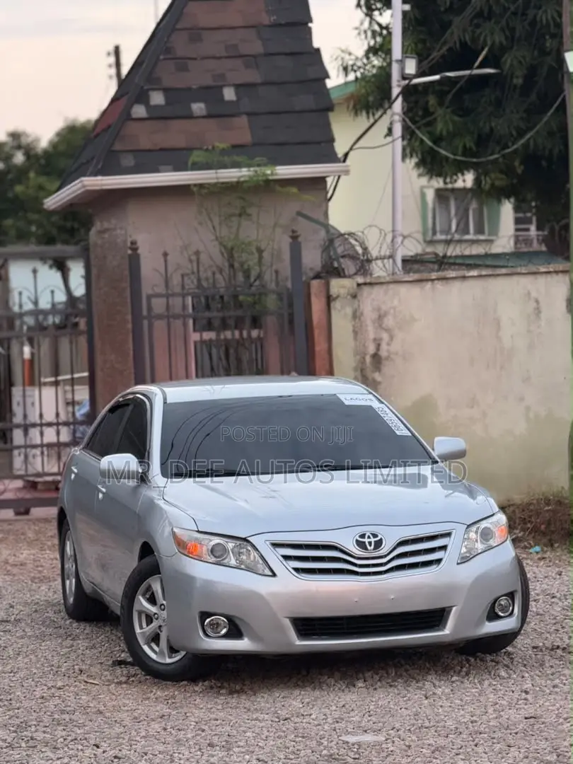Toyota Camry 2010 Silver