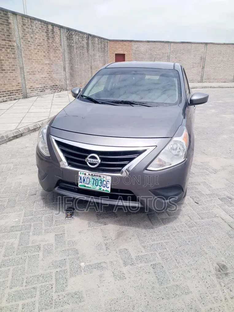 Nissan Versa 1.6 S 2018 Gray