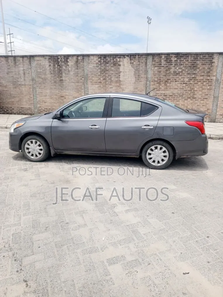 Nissan Versa 1.6 S 2018 Gray