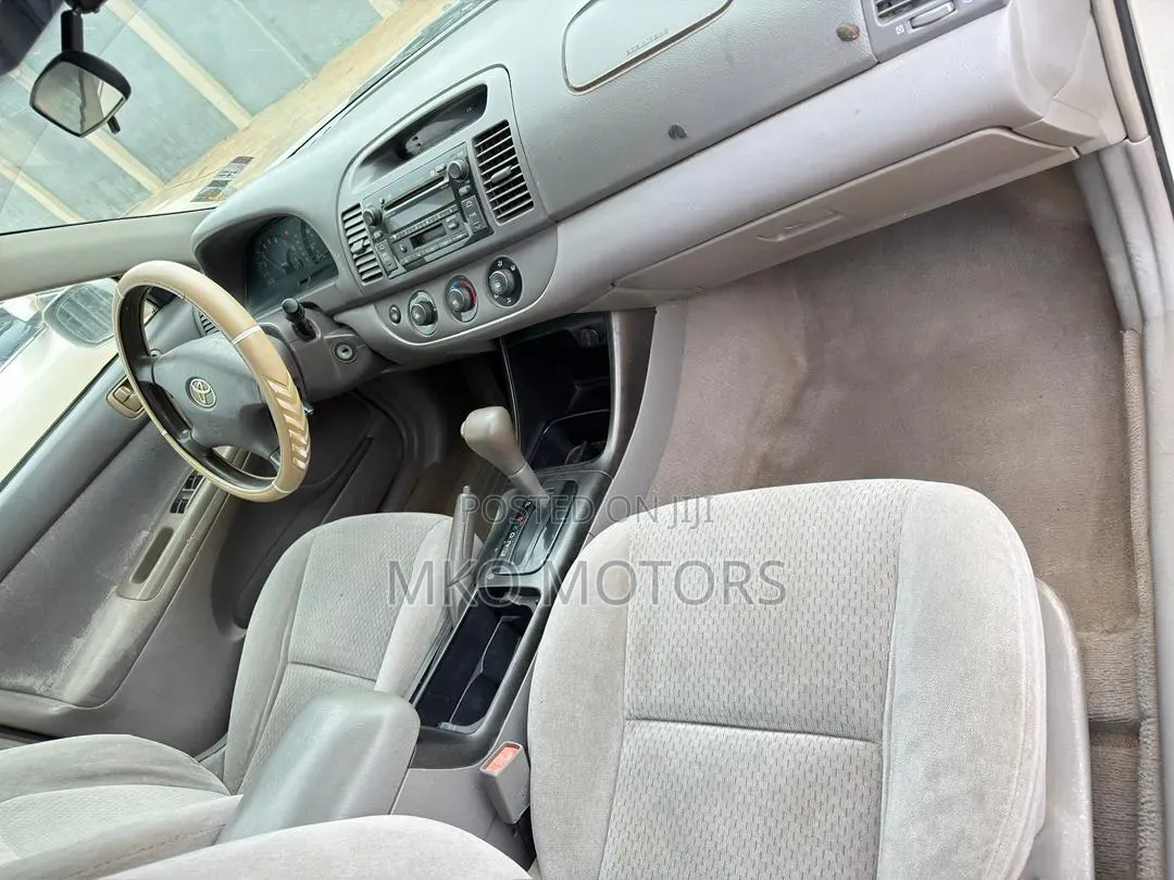 Toyota Camry LE 4dr Sedan (2.4L 4cyl 5M) 2003 Silver