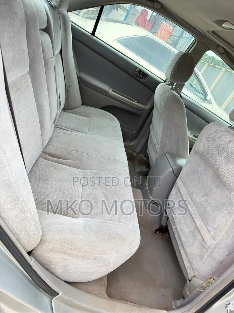 Toyota Camry LE 4dr Sedan (2.4L 4cyl 5M) 2003 Silver