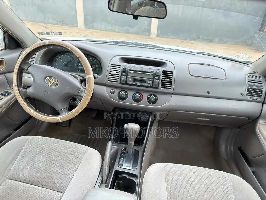 Toyota Camry LE 4dr Sedan (2.4L 4cyl 5M) 2003 Silver