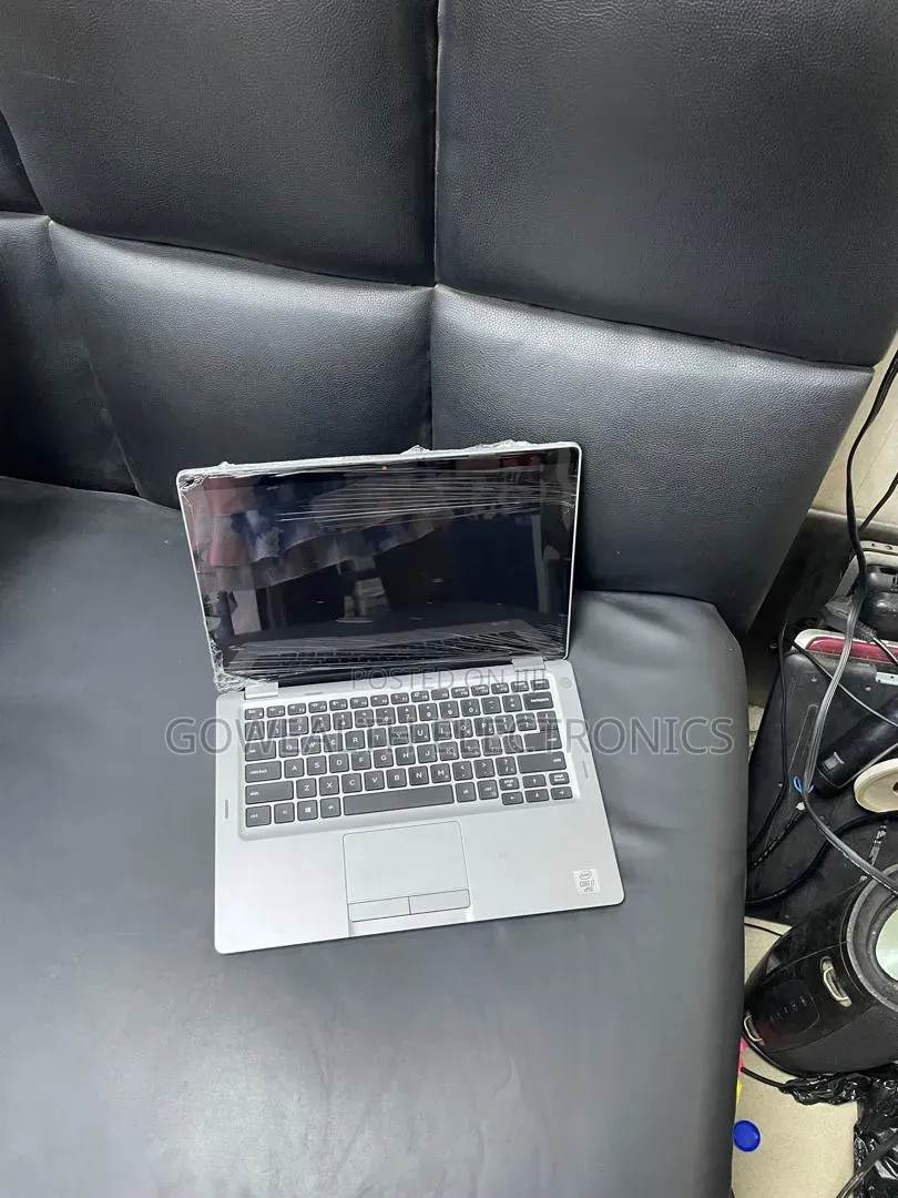Laptop Dell Latitude 5310 2-in-1 8GB Intel Core i7 SSD 256GB