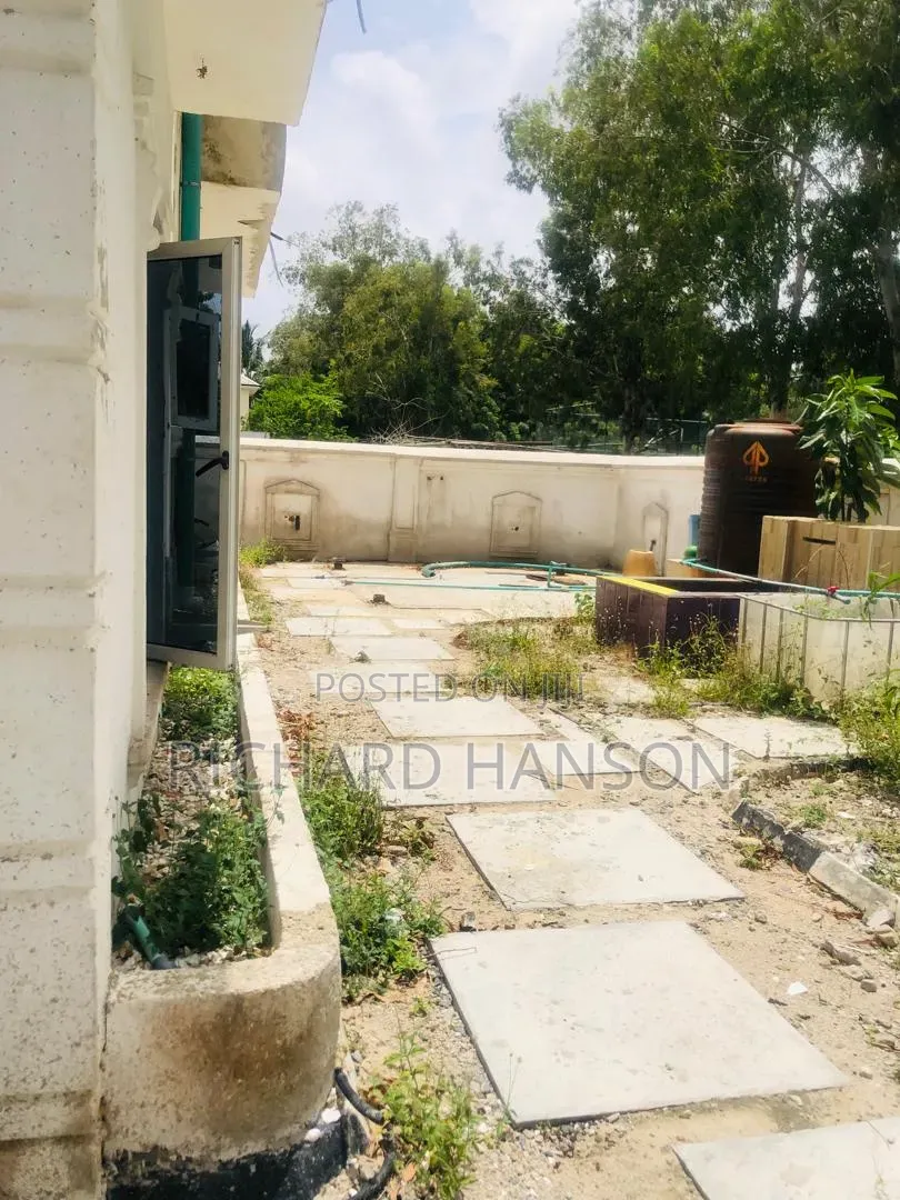 5bdrm Duplex in Mayfair, Awoyaya for sale