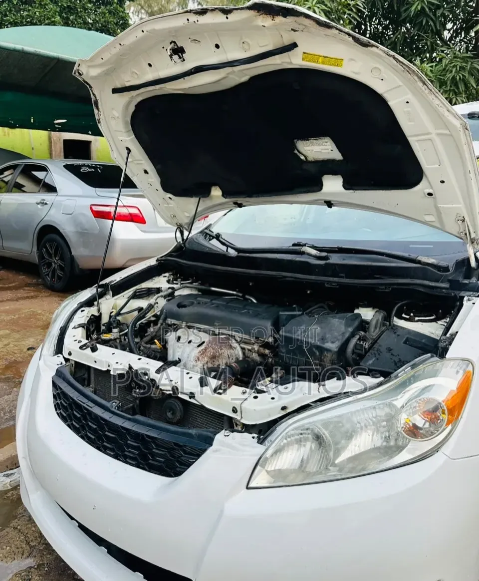 Toyota Matrix 2010 White