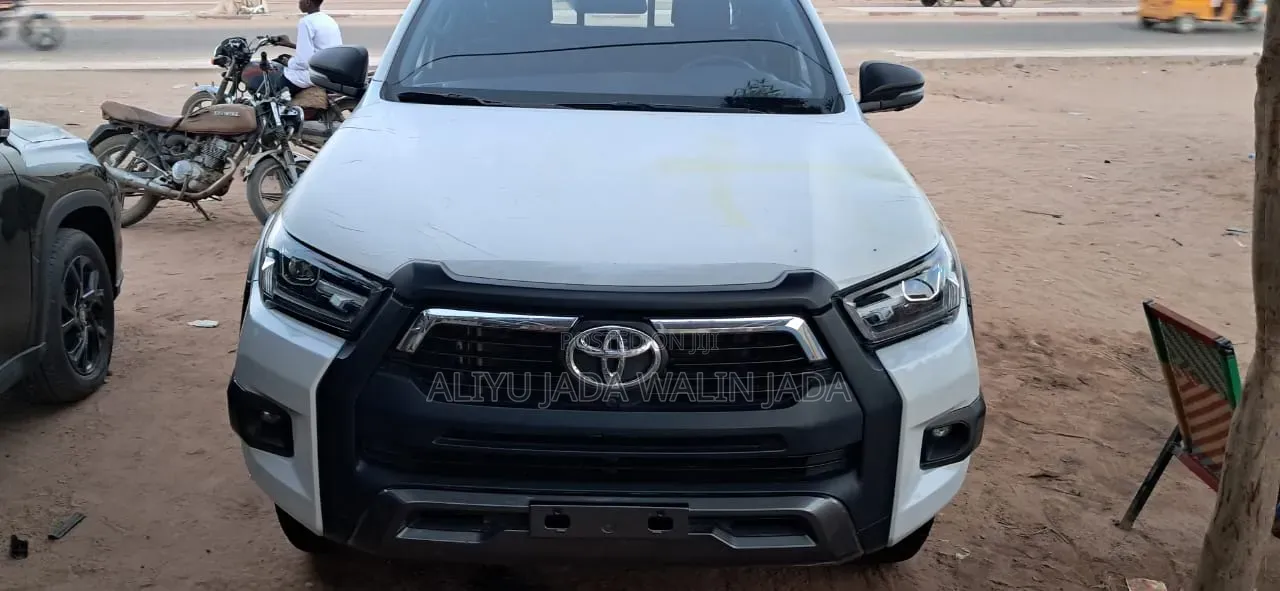 New Toyota Hilux 2025 White