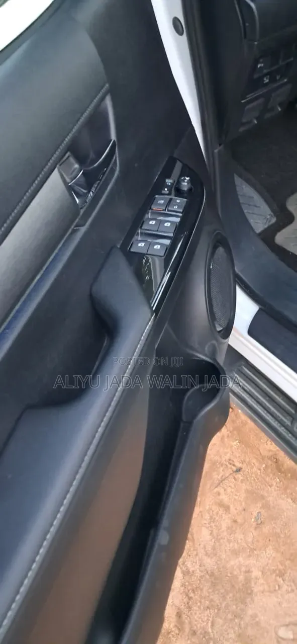 New Toyota Hilux 2025 White