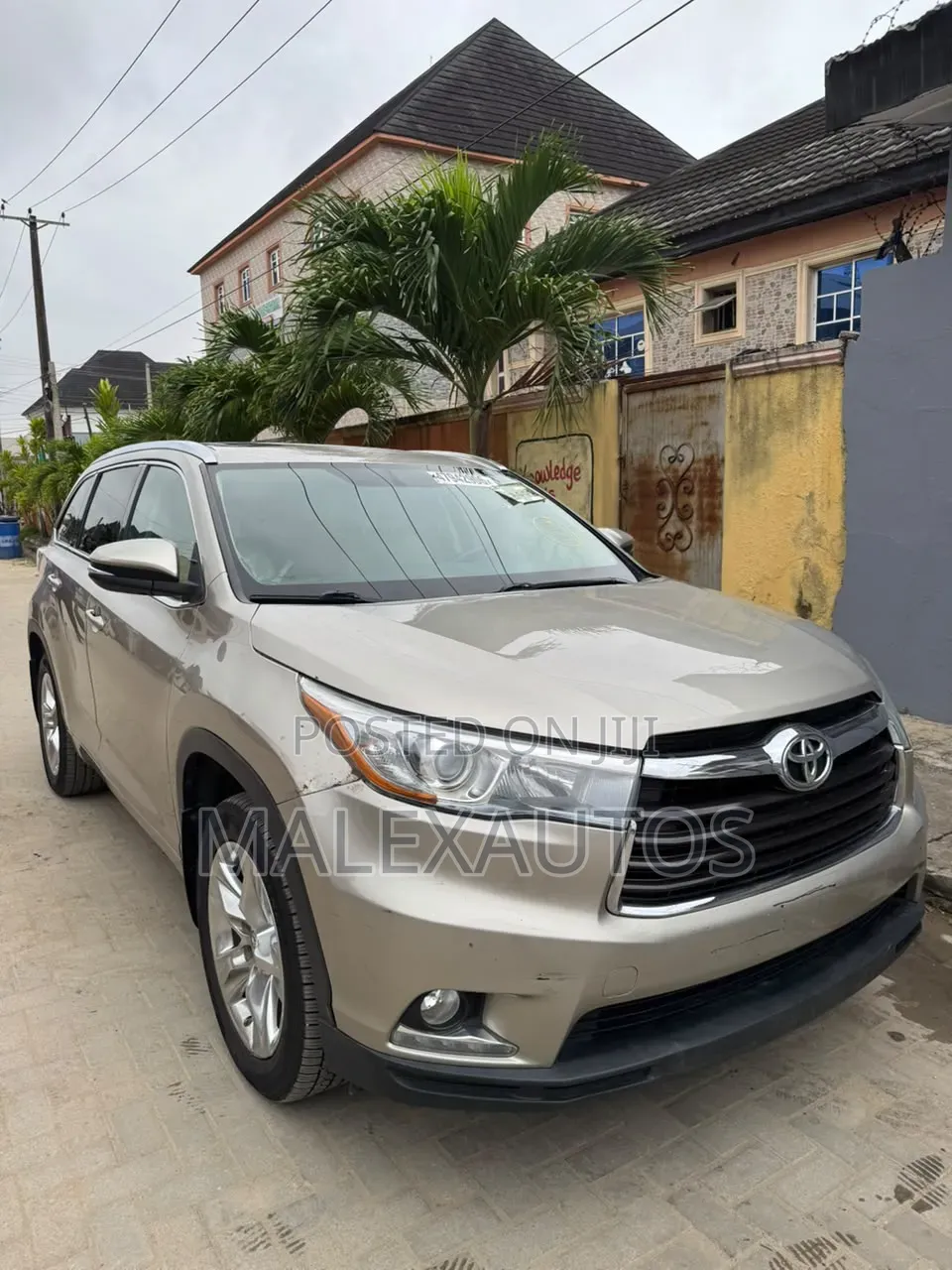 Toyota Highlander Limited 4dr SUV (3.5L 6cyl 6A) 2014 Gold