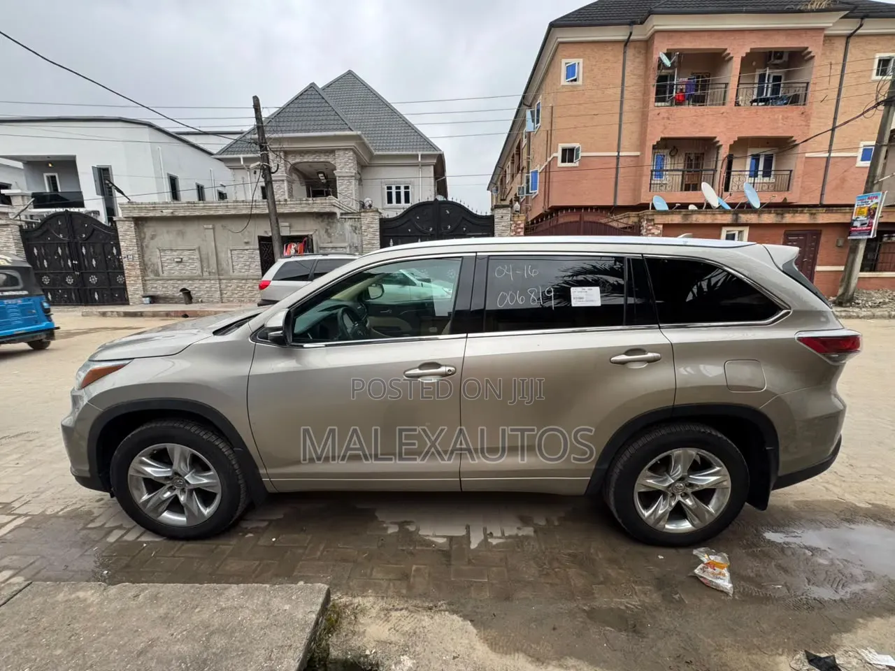 Toyota Highlander Limited 4dr SUV (3.5L 6cyl 6A) 2014 Gold