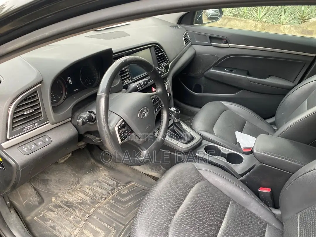 Hyundai Elantra 2018 Black