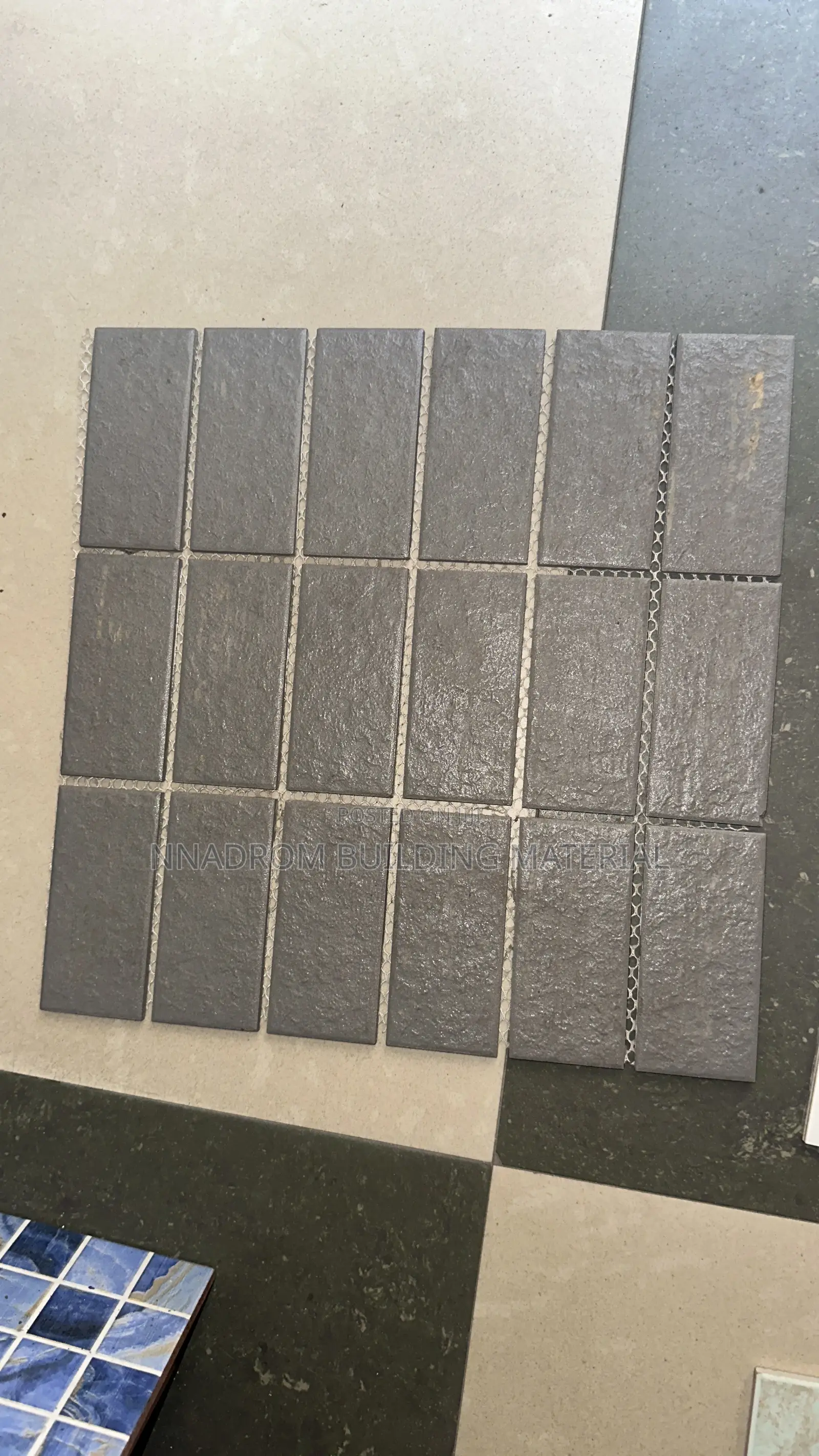 2/4 Dark Grey Mosaic Brick S