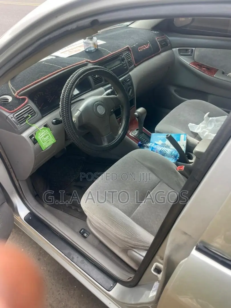 Toyota Corolla LE 2005 Silver
