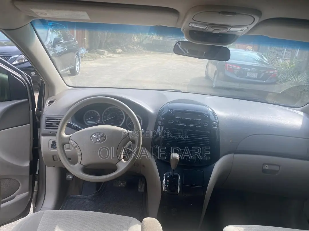 Toyota Sienna 2004 Gold
