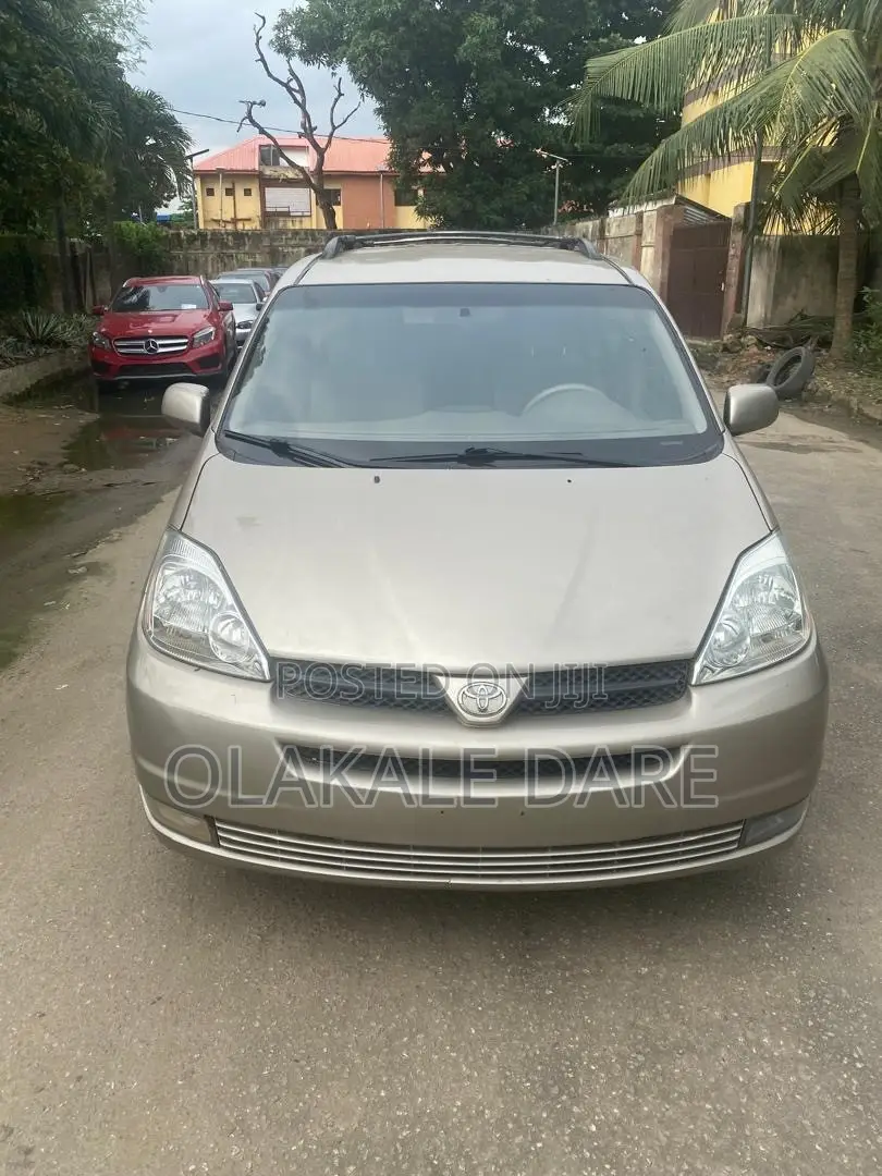 Toyota Sienna 2004 Gold