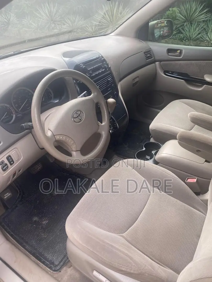 Toyota Sienna 2004 Gold