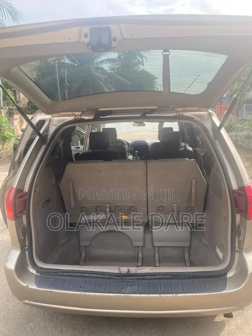 Toyota Sienna 2004 Gold