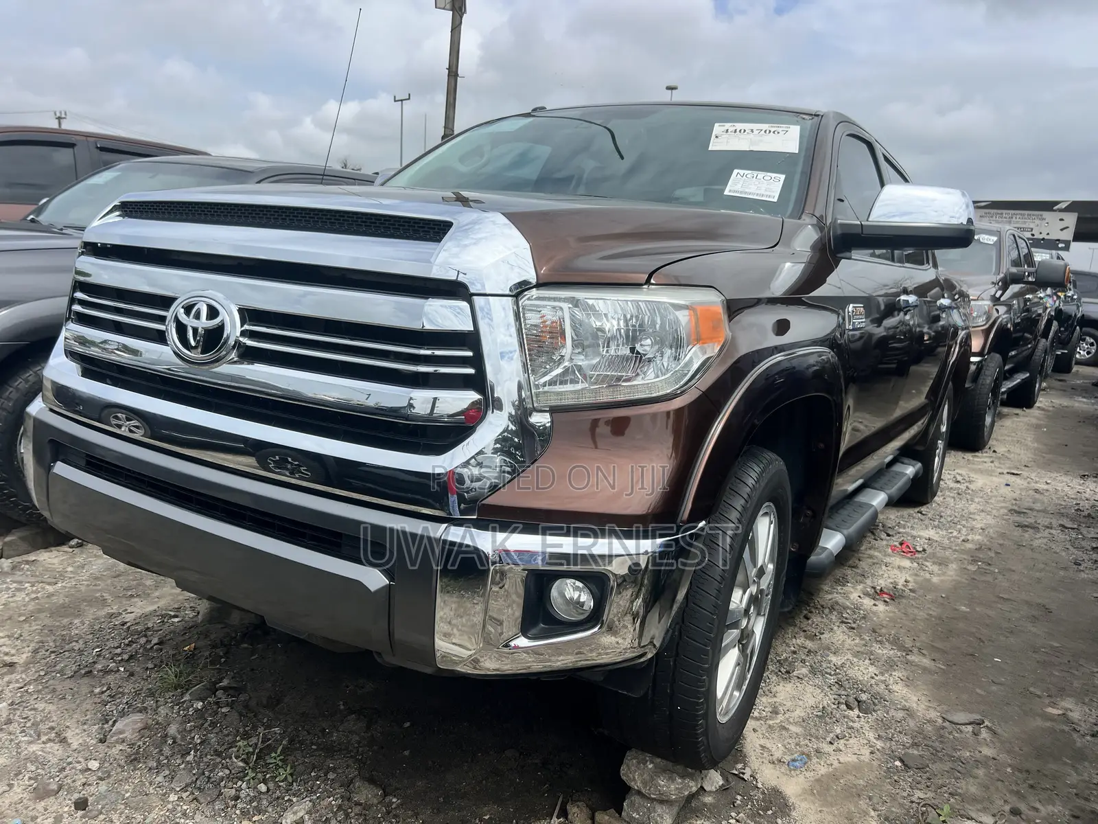 Toyota Tundra Platinum 5.7L V8 4x4 CrewMax 5.6 ft. box 145.7 in. WB