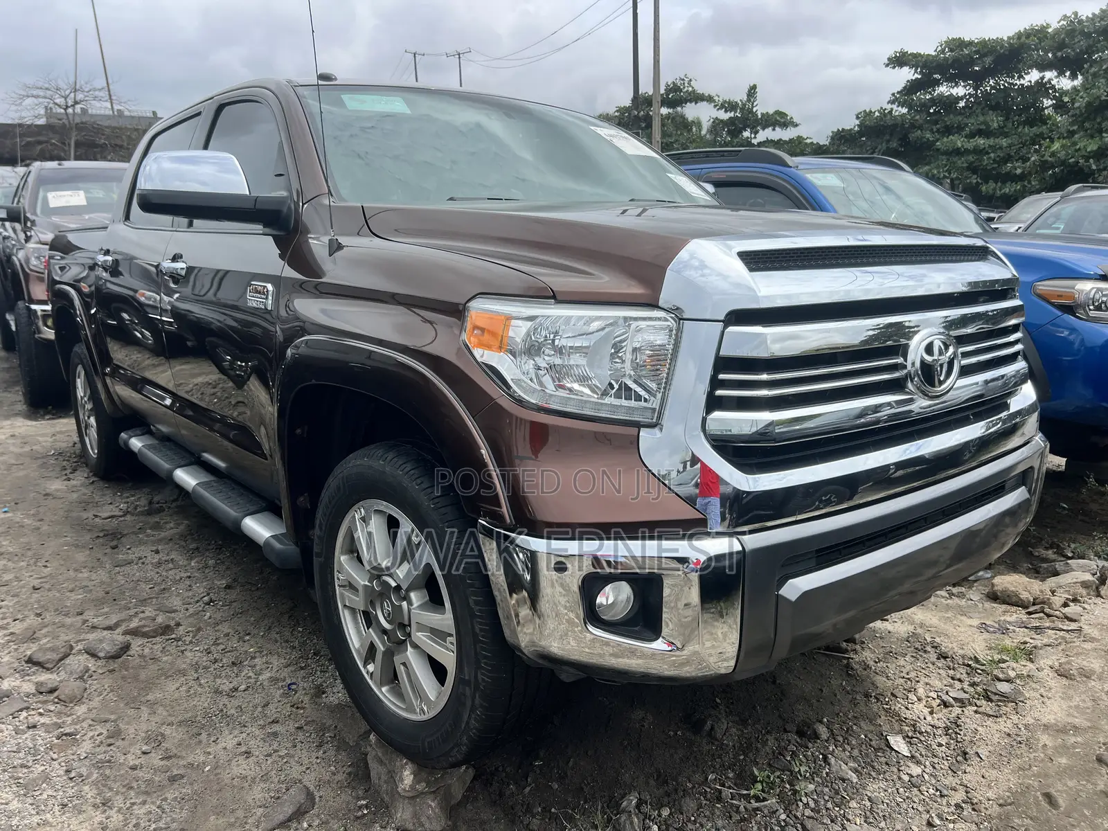 Toyota Tundra Platinum 5.7L V8 4x4 CrewMax 5.6 ft. box 145.7 in. WB