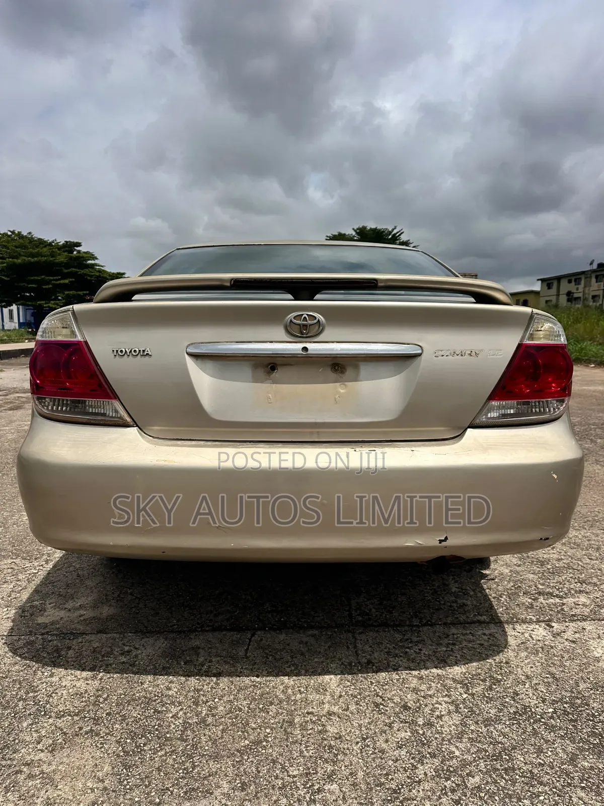 Toyota Camry LE 4dr Sedan (2.4L 4cyl 5M) 2004 Gold