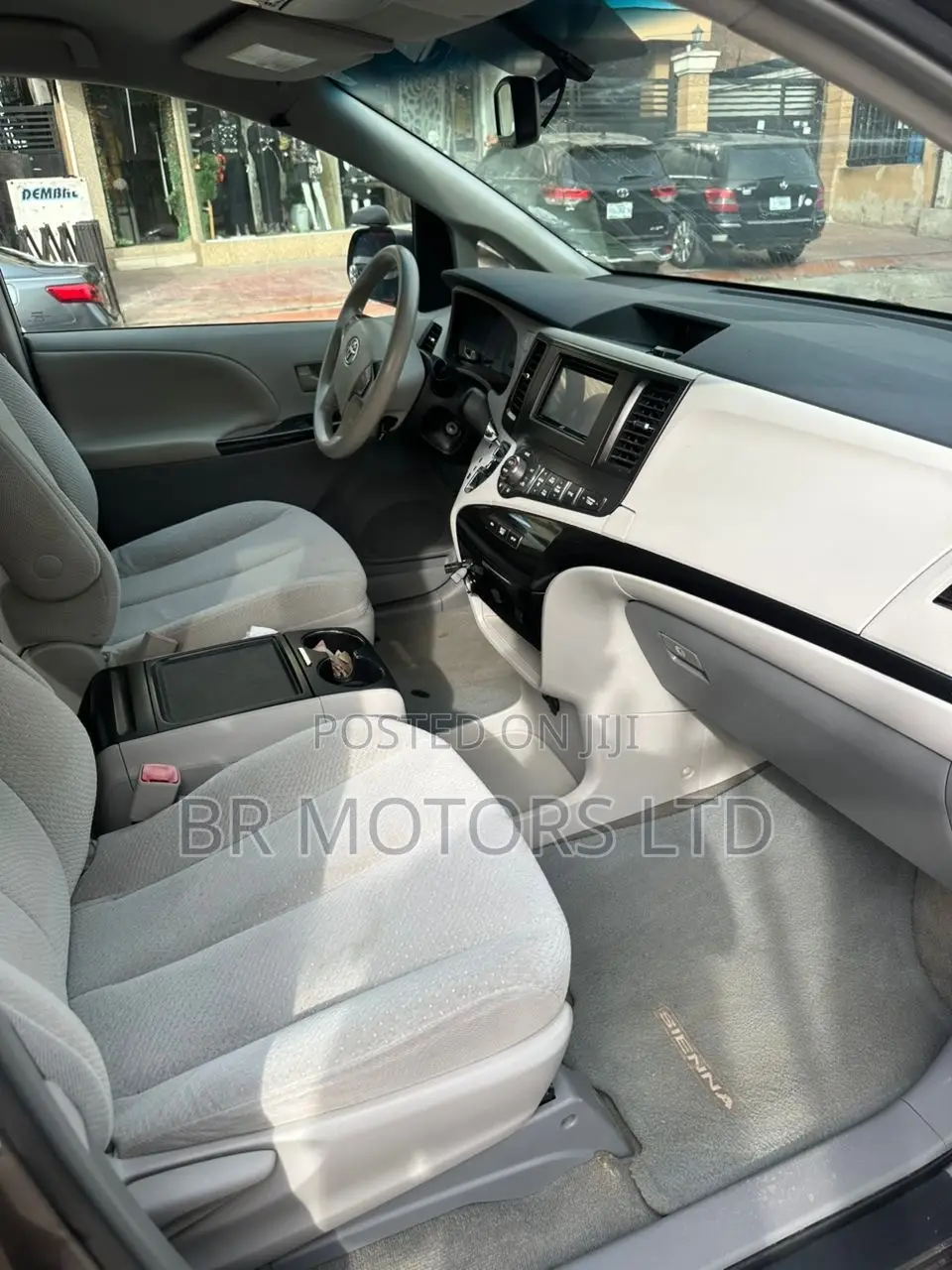 Toyota Sienna LE 7-Passenger 4dr Minivan AWD (3.5L 6cyl 6A) 2014 Gray