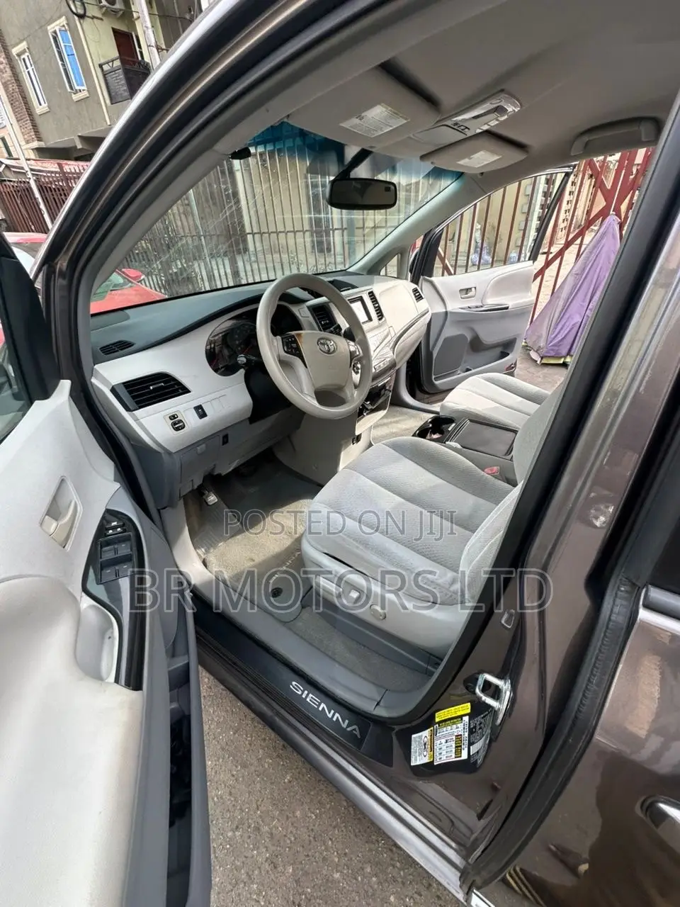 Toyota Sienna LE 7-Passenger 4dr Minivan AWD (3.5L 6cyl 6A) 2014 Gray