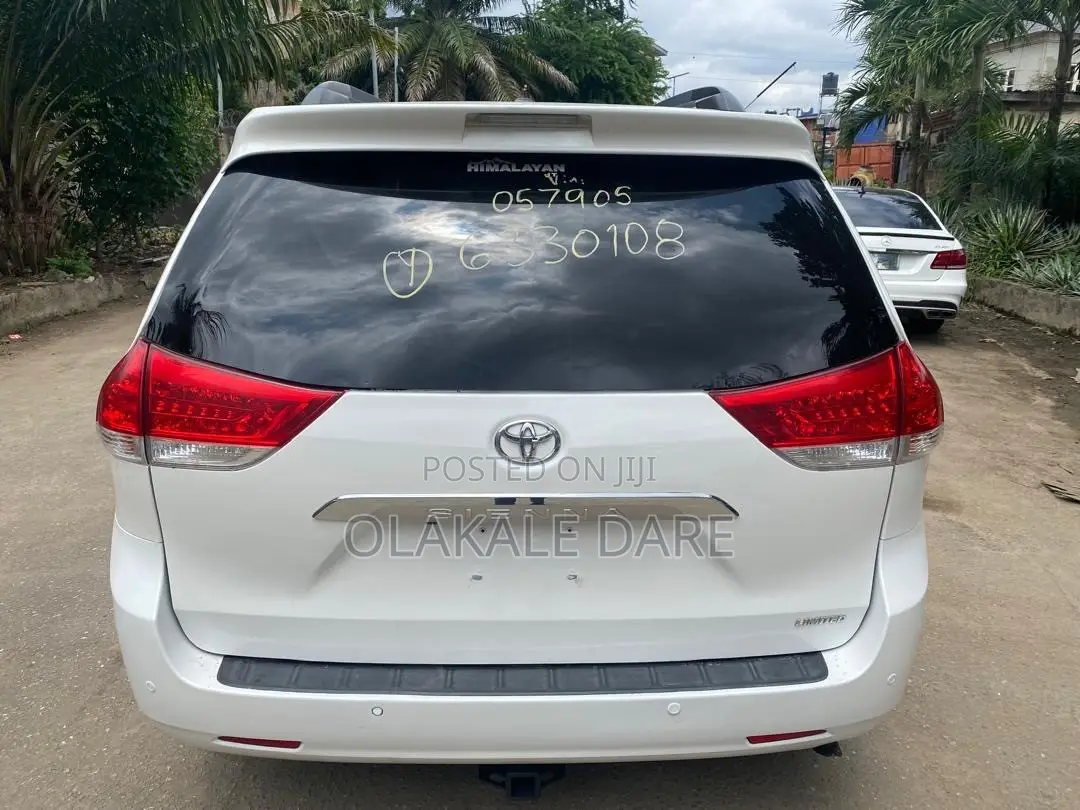 Toyota Sienna 2012 White